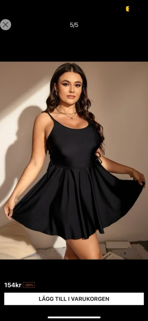 Enkel plus soze baddräkt  - Köpte en klänning baddräkt för skulle ha en spa med tjejerna men tyvärr det gick inte så tänkte sälja den oanvänd fortfarande som ny