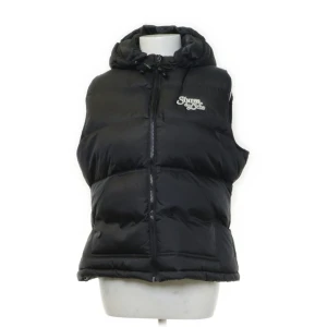 Dunväst - Köpt på sellpy och passar inte mig. Pris går att diskuteras💕