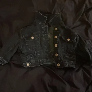 Kort trekvartsjeans jacka! - Skriv till mig för mer info!