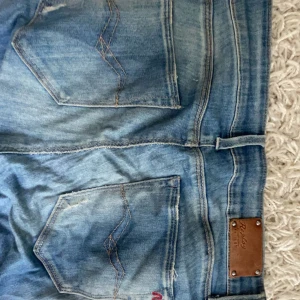 Replay low waist jeans - Väl använda men fint skick😇 säljer dem för att jag har tillräckligt med andra jeans🤗