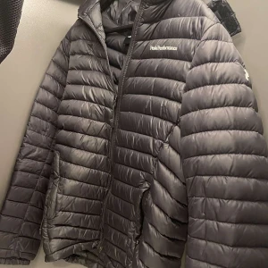 Peak performance jacka - Jätte bra skick, har använt ett par gånger ba