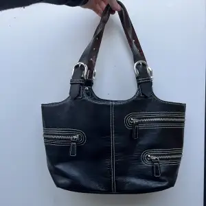 Supercool handväska!! 🖤🖤🖤