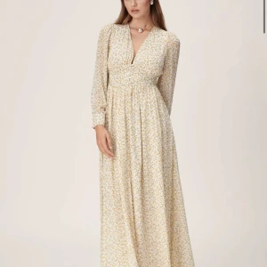 Adoore Napoli Dress - Adoore klänning, använd 1 gång så den är i nyskick. Storlek 38. Nypris 1595:-