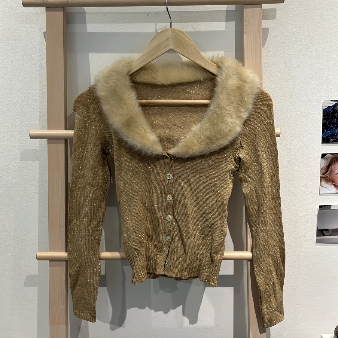 Söt tröja med fakepäls från humana!