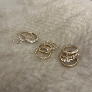 Guld ringar - Helt nya jättefina ringar💖Endast testade, i storlek S. Två stycken borta. 