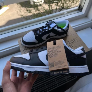 Nike Dunk ”Panda” next nature - Nike Dunk ”Panda” next nature  storlek 42.5  pris 1250kr  helt nya och oanvända med kvitto  finns i göteborg eller frakt