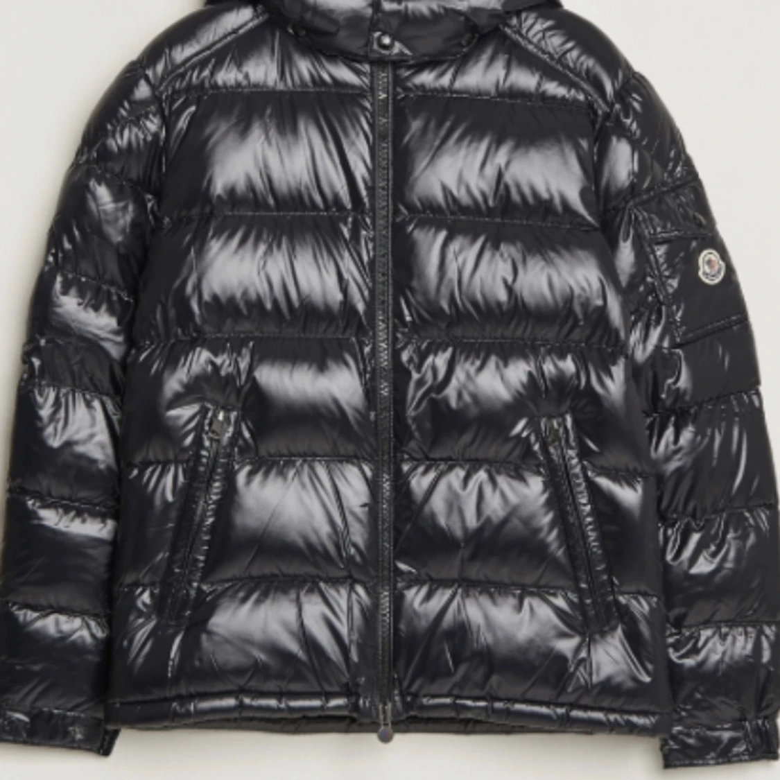 Söker Moncler jacka