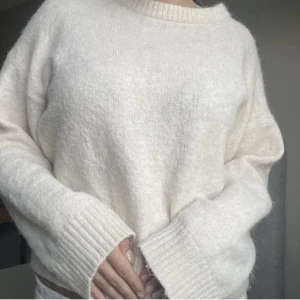 Stickad tröja  - Jättefint skick! Storlek L men passar S-M