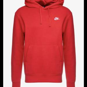 Fin röd Nike hoodie i väldigt bra skick❤️‍🔥 Nyttpris:750kr