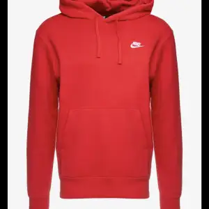 Fin röd Nike hoodie i väldigt bra skick❤️‍🔥 Nyttpris:750kr
