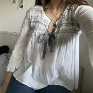 Odd Molly blus  - Superfin vit och grå Odd Molly blus i väldigt bra skick ✨