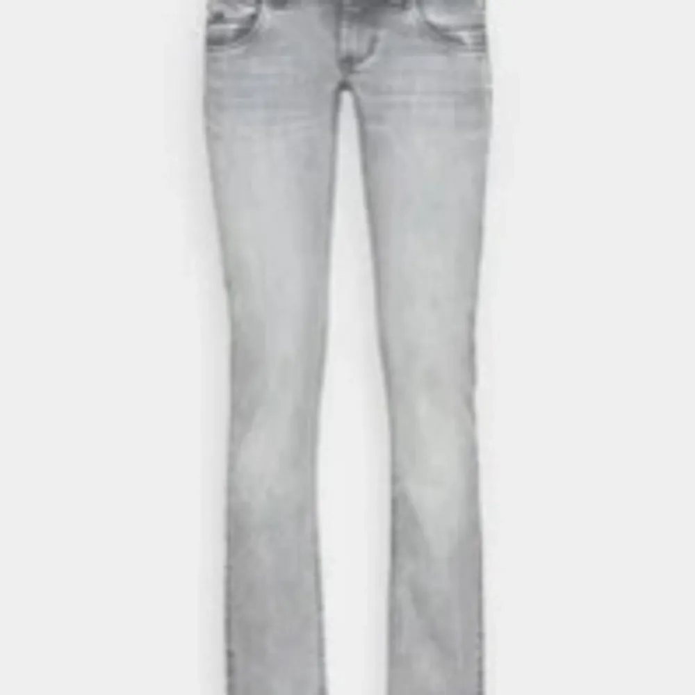 Säljer dessa jenas från pepe❤️. Jeans & Byxor.