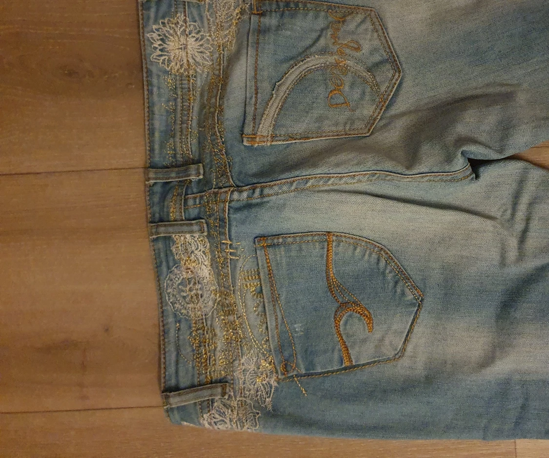 Desigual jeans strl 26. Nypris 1700. Säljes för 499kr. - 91