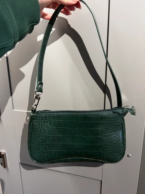 Baguette bag - Superfin handväska i superfint skick! Har knappt använt den och nu kommer den inte längre till användning i min garderob.
