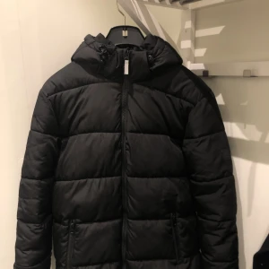 Jacka - Vinterjacka som inte kommer till användning, inga defekter och fint skick! 