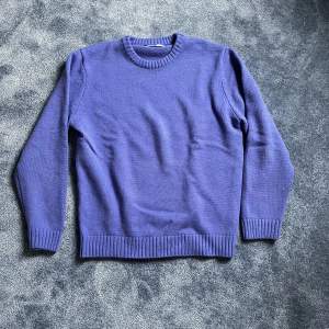 Snygg stickad tröja från zara med unik blå färg. Storlek M