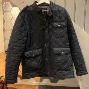 JACKA - En jättefin EW 19 92 jacka!! Inga defekter och få tals gånger använda. Ny pris 799!!