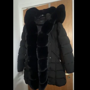 Jacka  - En oanvänd copperose jacka köpte den till mamma men det var inte riktigt hennes stil så jag säljer den istället. Pris kan diskuteras.