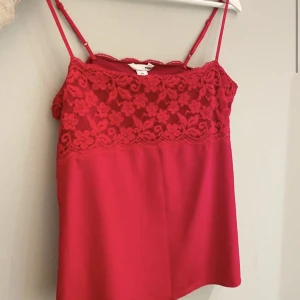 Spetstopp - Säljer på @feliciassgarderob på instagram 🫶🏻