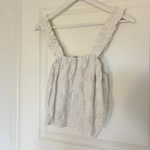 Zara topp - Super söt topp från zara. Fint skick! Passar s-m.🌸