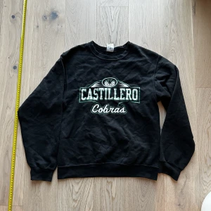 Vintage Crewneck Svart - Svart Vintage Crewneck. Storlek S men sitter mindre som en XS