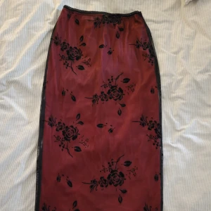 Kjol - Midikjol  köpt second hand Storlek 36