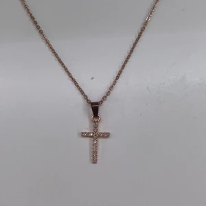 Kors halsband - Obs! Ej äkta guld❤️