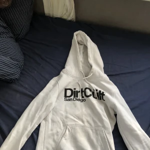 Säljer en dirt cult då jag inte använder den längre jag tar 200 för den pris kan diskuteras  - Den har några fläckar på sig kontakta för mer bilder