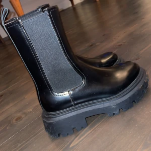 Boots/stövlar - Boots från Hm använda en gång, strlk 36 men funkar på 37 också! 