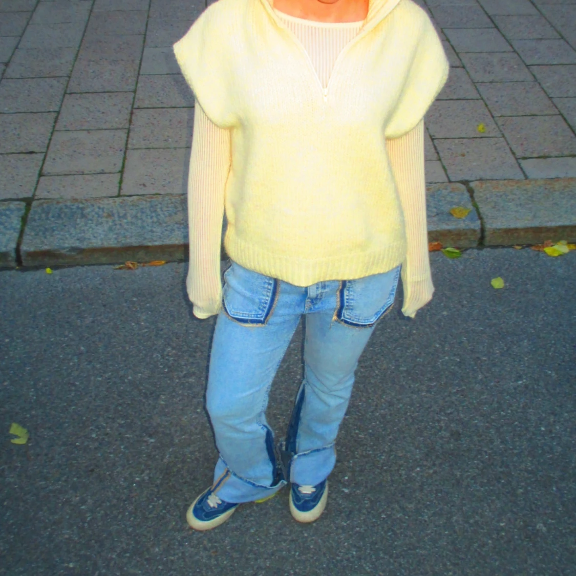 Blåa jeans med detaljer! - 90