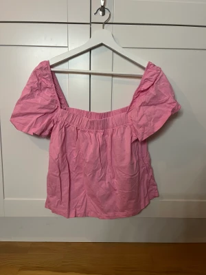 Topp - Supersöt rosa topp från H&M, endast använd enstaka gång! ❣️