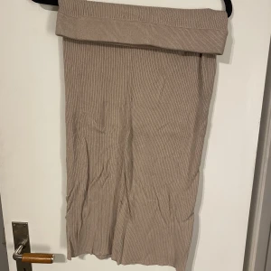 Höstkjol - Fin kjol ifrån Gina tricot. Perfekt till hösten. Utan slits. 🥰🥰🥰