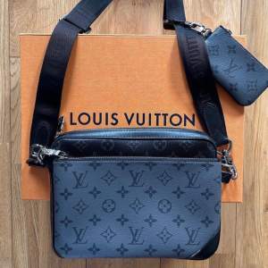 En äkta Louis Vuitton väska jag köpt (finns kvitto för seriösa köpare) jag har inte använt väskan mer än 3 gånger, den är väldigt fin. Har försökt sälja den länge därför går jag ner i pris 