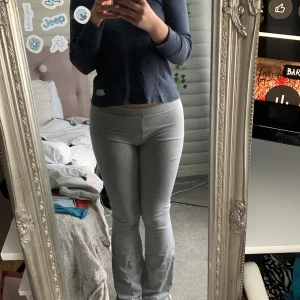 Gråa bootcut tights  - Gråa utsvängda tights från lager 157🤍  kommer inte till användning🤍  