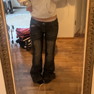 Lågmidjade jeans  - Lågmidjade fina bootcut jeans, helt nya.  Midjemått 38cm innerbenslängd 81 cm❤️‍🔥❤️‍🔥