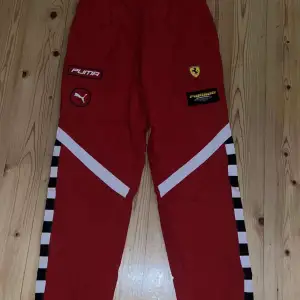 Sällsyn Ferrari X Puma trackpants till salu (2019 season collab). Perfekt skick