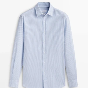 Massimo dutti skjorta - Stilren Massimo dutti skjorta. Tveka inte att höra av dig om du har frågor eller fler bilder! Pris: 399 Storlek: M