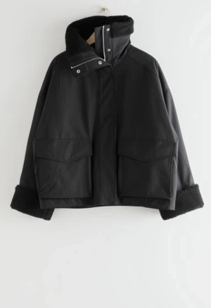 & other stories jacka - Säljer min jacka från & other storise i gott skic!😁 *kontakta för flera bilder*