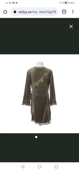 Romantisk Odd Molly klänning  - Jättefin klänning i grön sammet och guldbroderade rosor i ryggen. 