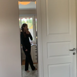 Zara tröja  - Zara långärmad tröja super fin nästa aldrig använd och super var och skön till vintern❤️