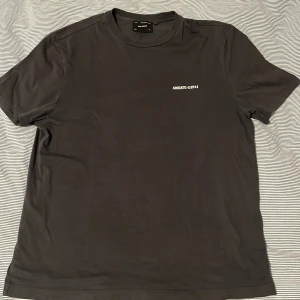 Arigato t shirt - Axel Arigato t shirt i bra skick, strl L