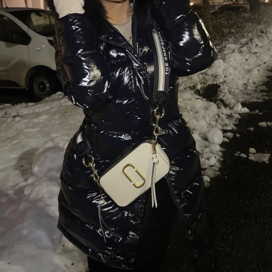 Glansig jacka med päls - 90