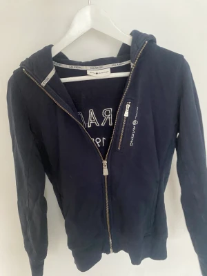 Sail racing kofta - Snygg blå sail racing kofta I bra skick  Pris kan diskuteras, skriv vid frågor❤️