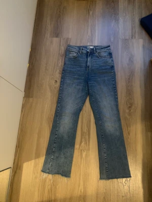 Jeans - Jätte fina jeans från Gina tricot som inte kommer till någon användning. Storlek xs.
