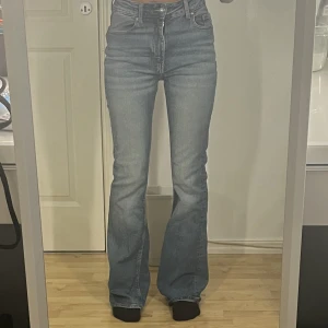 Midwaist jeans - Säljer dessa midwaist bootcut jeans från hm i fint skick!