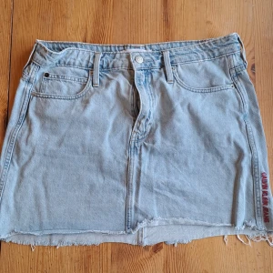 Calvin Klein jeanskjol - Jeanskjol från Calvin Klein Stlw29