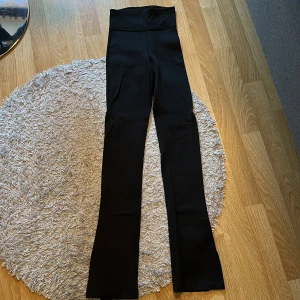 Byxor  - Stl XS, inte så stretchiga men väldigt fina, sköna, passar de som har Stl xs!