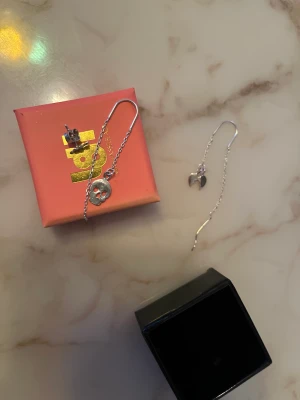 Lotta hasselblad - Sååå otroligt fina l8h örhängen. 1 för 150 och alla för 380💕Sååå populära verkligen!