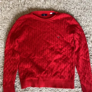 Röd gant tröja  - Fint skick, nästan oanvänd. Nypris 1000 mitt 450. 