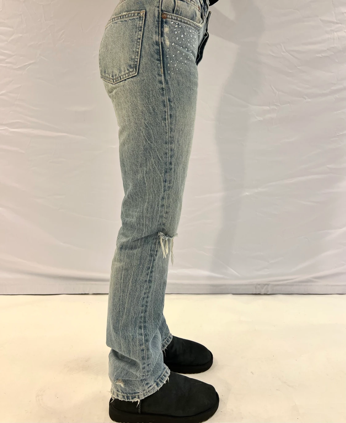 Ljusblåa jeans med stenar - 90